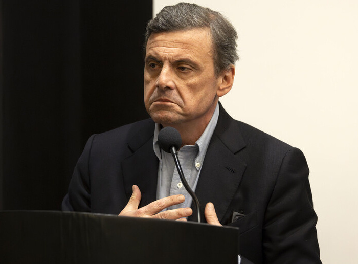 Eruzione Etna: Calenda bloccato in Sicilia per tre giorni