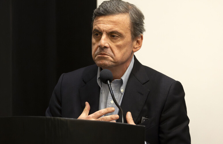 Carlo Calenda, Pizzarotti candidato nella lista di Azione alle Europee
