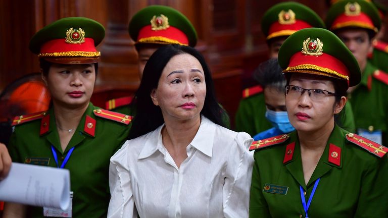 Miliardaria vietnamita condannata a morte per frode da 44 miliardi di dollari