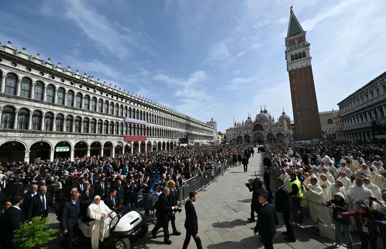 Il Papa incontra i giovani a Venezia. Per loro un messaggio: ‘Siate rivoluzionari’