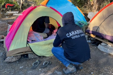 Siracusa, migranti accampati vicino l’ostello di Cassibile: controlli in corso del Nil