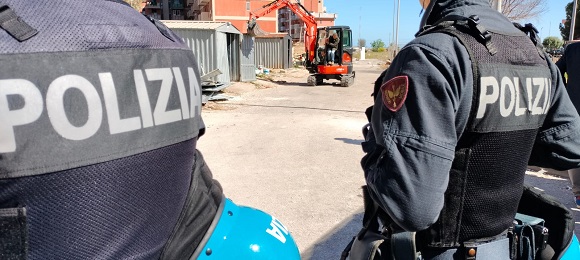 Siracusa, contrasto al degrado urbano: intervento di bonifica e demolizione di manufatti abusivi