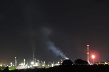 Inquinamento dell’aria: ci sono industrie che di giorno rispettano le regole ma durante la notte scaricano veleni