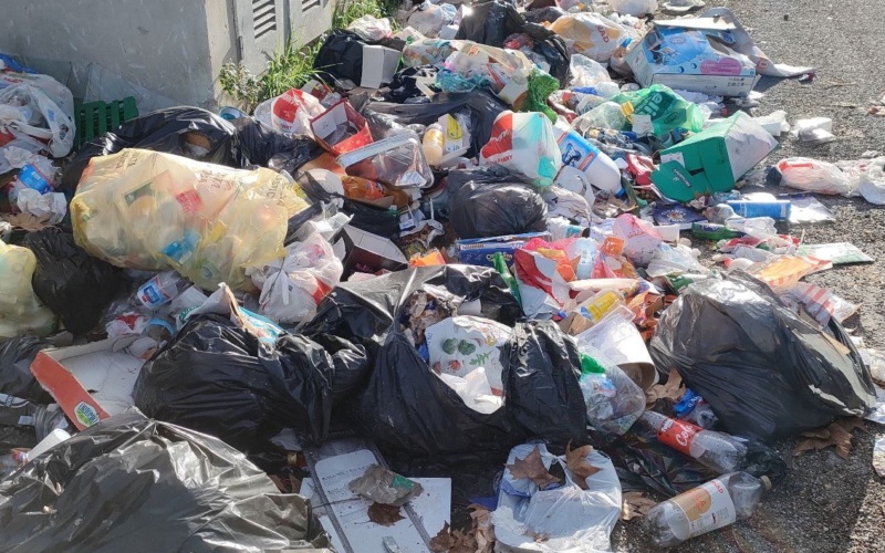 Siracusa abbandonata al destino dei vinti tra silenzi spazzatura e miasmi