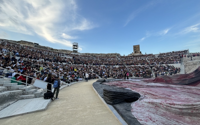 Teatro Greco Siracusa, applausi per il debutto dell’Aiace diretto da Luca Micheletti