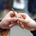 L’uso delle droghe tra gli adolescenti dipende da reddito, etnia e religione