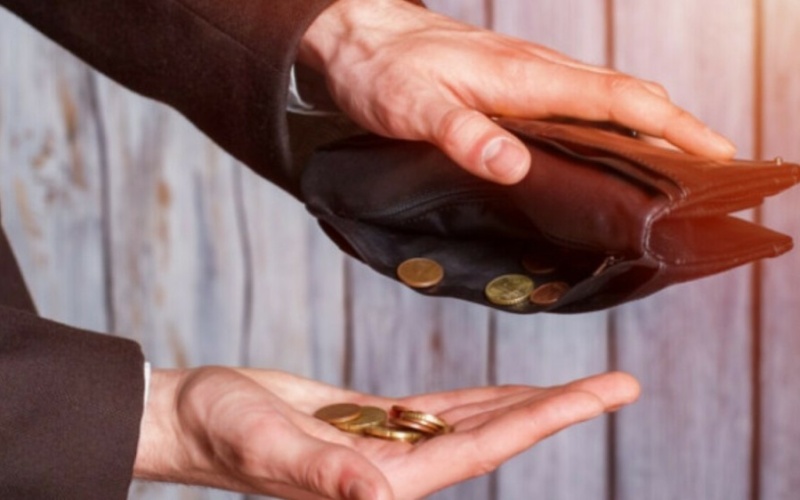 Codici: mentre la politica continua a litigare, gli italiani fanno debiti per curarsi