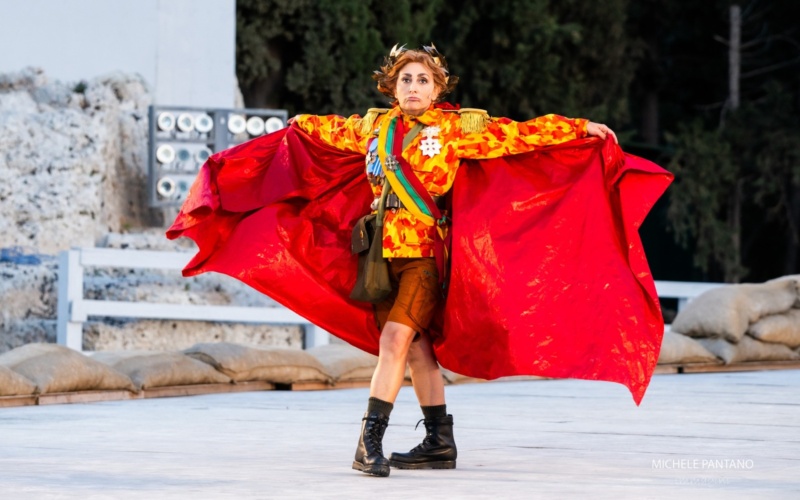 Un “Posto occupato” a teatro, contro il femminicidio e la violenza sulle donne alla prima di “Miles Gloriosus”