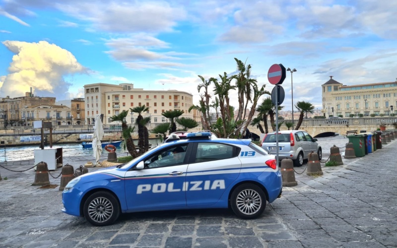 Siracusa – Individuato e sanzionato l’uomo che urto con la macchina un passeggino in Ortigia