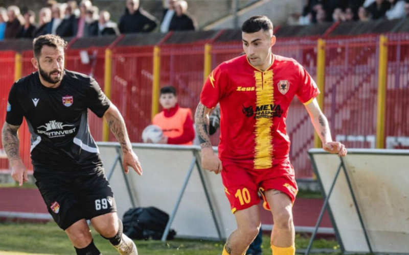 Al Siracusa l’attaccante Longo