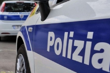 Centauro muore bello scontro della moto con una bici