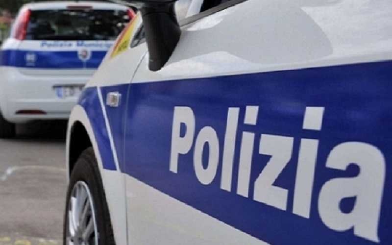 Siracusa -Suolo pubblico e alimenti scaduti, 7 sanzioni della Polizia Municipale