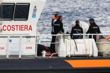 Mazara del Vallo, naufragio al largo: diportista di 65 anni salvato dopo nove ore in mare aggrappato a un salvagente