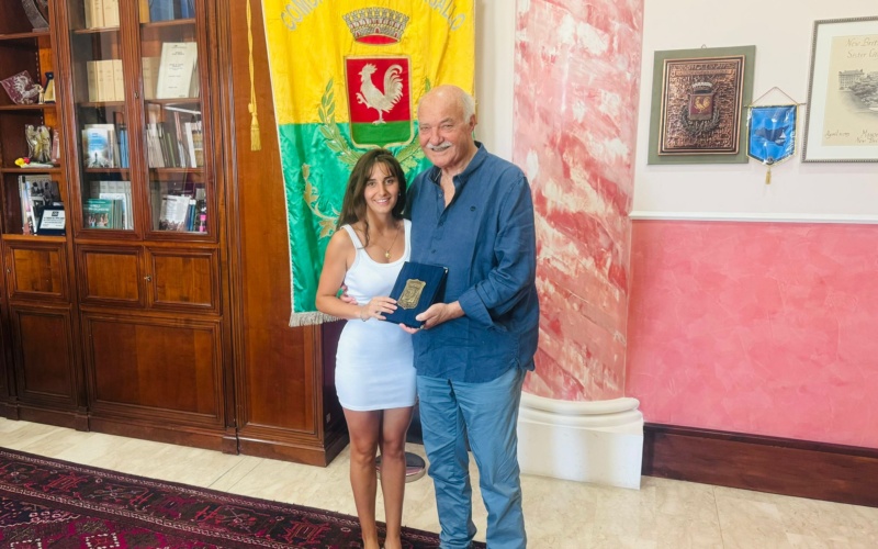 Priolo, il sindaco riceve la ballerina Veneziano