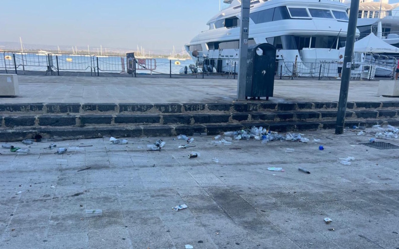 Alla Marina tra frastuono e sporcizia post movida