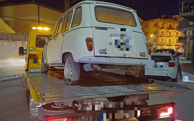 Una città disseminata di auto abbandonate, Sindaco Italia: “Riportare il decoro nelle nostre strade”