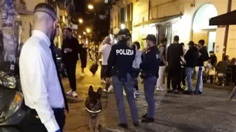 Siracusa, continuano i servizi per una movida sicura: denunciato un minore per non essere fermato all’alt