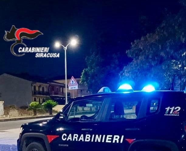 Lentini e Villasmundo: arrestati per detenzione illecita di una pistola e spaccio di droga
