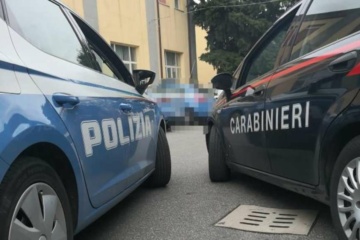 Lancia la droga dalla finestra, arrestato spacciatore a Librino