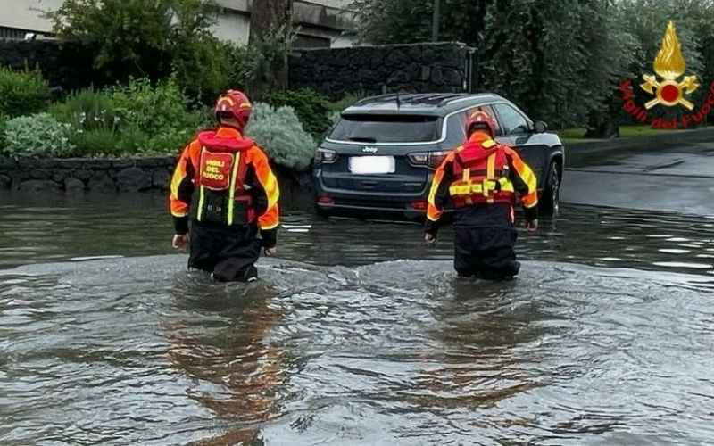 Catania, il maltempo e i numerosi interventi dei vigili del fuoco