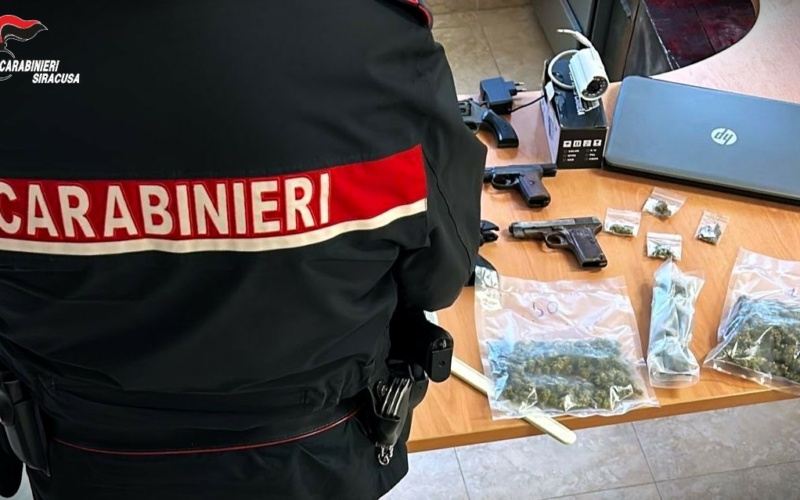 Augusta, trovati in possesso di armi , munizioni e droga: arrestati due giovani