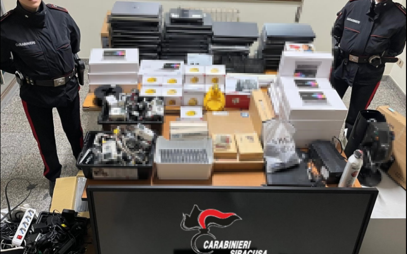 Furto ai danni del comprensivo Quasimodo a Floridia: denunciato  uomo per ricettazione, recuperare tutta la refurtiva