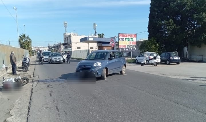 Centauro ferito in uno scontro con un’automobile