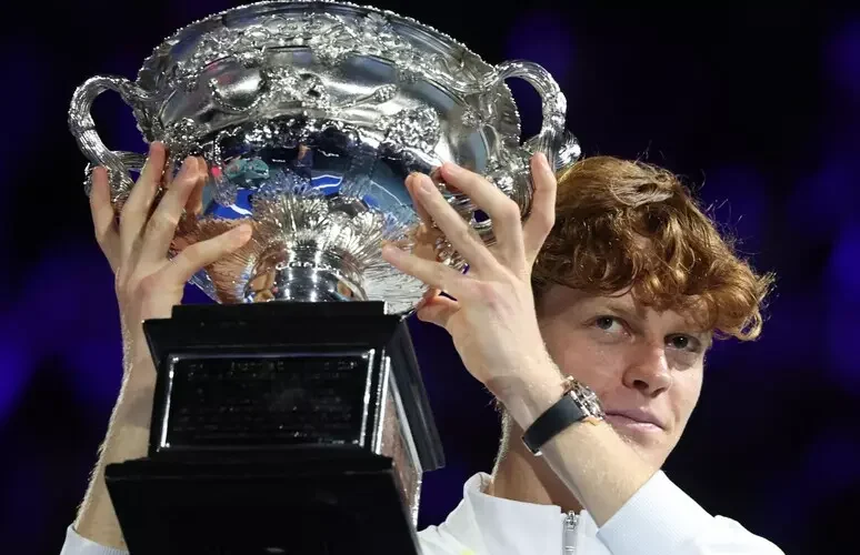 Tennis-Sinner vince l’Australian Open, battuto Zverev in tre set