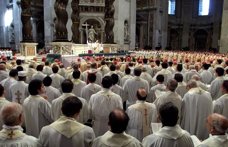 Nuove linee guida della Cei – ‘In seminario anche gay, ma è essenziale la castità’