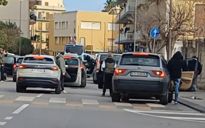 Gruppo di facinorosi aggredisce i tifosi del Milazzo in viale Teocrito (VIDEO)