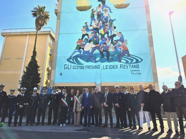 Avola: inaugurata l’opera di street art “Le strade da seguire”