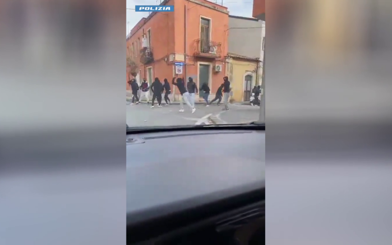 Siracusa, scontri fuori da “De Simone”: arrestati due ultras (Video)