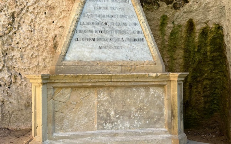 Consegnati alla città il busto di Archimede e il monumento dedicato a Mazzini