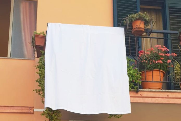 Priolo, Biamonte e Laposata: un lenzuolo in municipio per Gaza