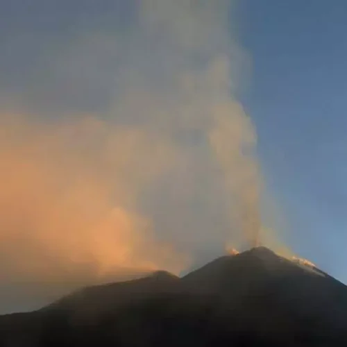 Etna, cenere vulcanica: Catania e Comiso tornano a pieno regime