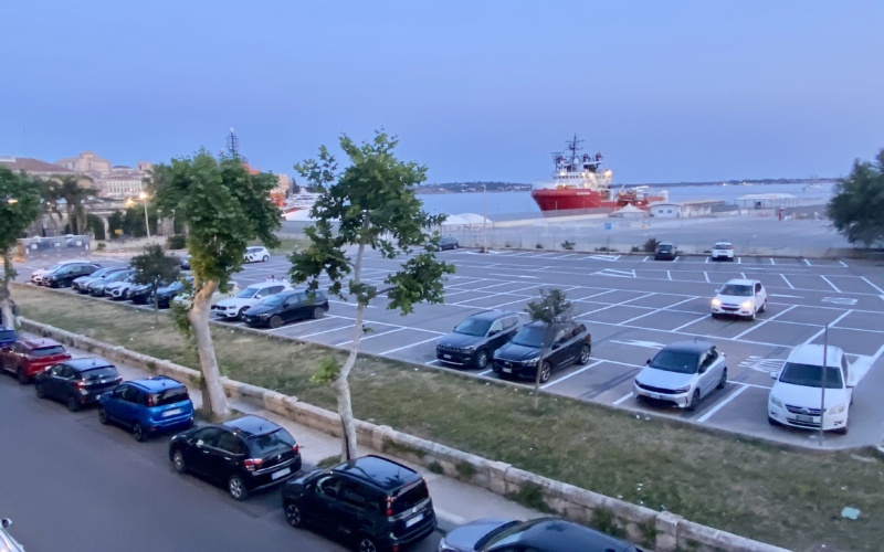 Molo Sant’Antonio: ripristinata la sosta a tempo per i bus turistici