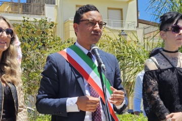 Solarino, lenzuolo bianco al Municipio per aderire a “50 mila sudari per Gaza