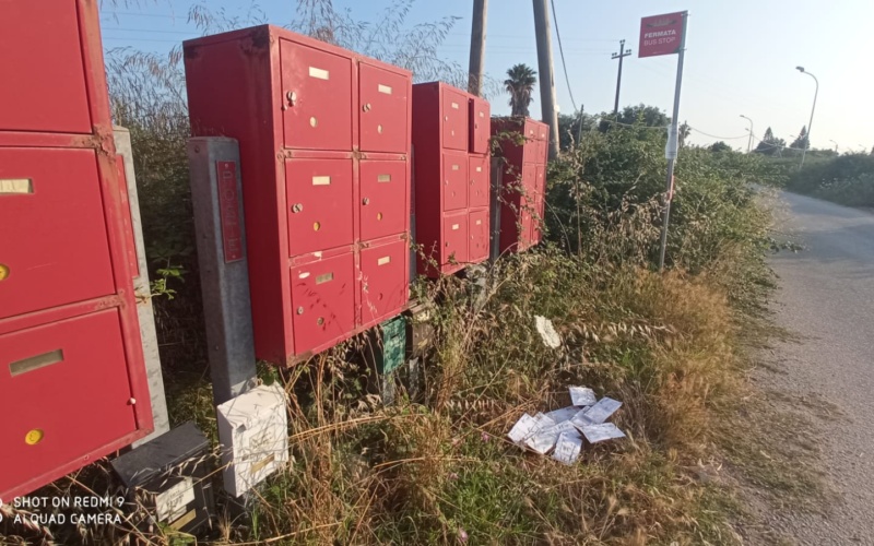 Decine di lettere contenenti tessere sanitarie gettate per terra a Tivoli