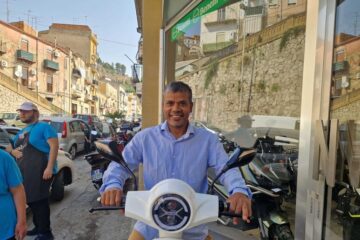 Caltanissetta – Gli rubano lo scooter, la città glielo ricompra