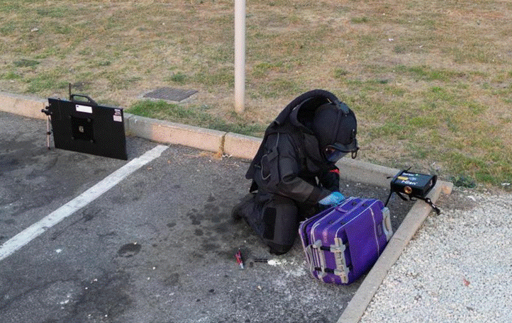 Gela –  Allarme bomba rientrato al McDonald’s, vuoto il trolley sospetto