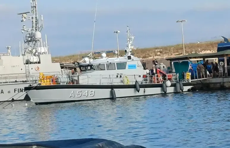 Lampedusa, continuano  le ricerche dei dispersi nei due naufragi