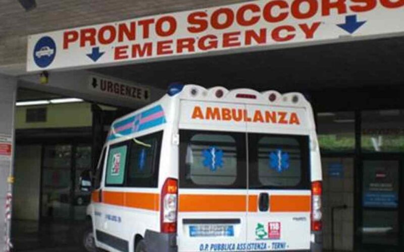 Siracusa – Il medico è reperibile ma visita la paziente al telefono