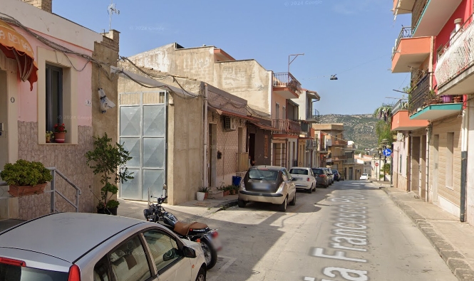 Solarino, folgorata dal cancello elettrico e ricoverata al Cannizzaro