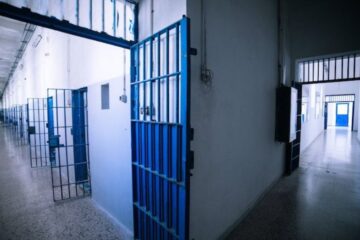 Siracusa: due agenti penitenziari feriti nello scontro con detenuti