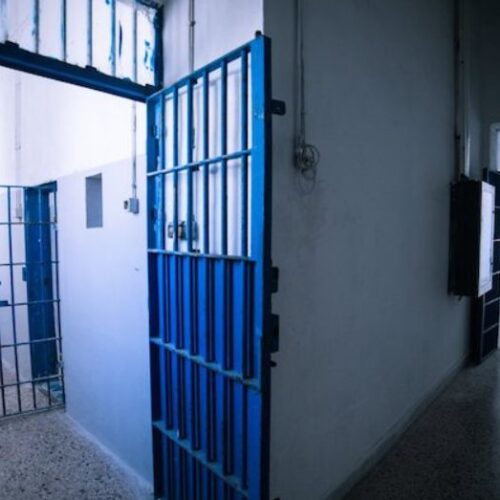 Siracusa: due agenti penitenziari feriti nello scontro con detenuti