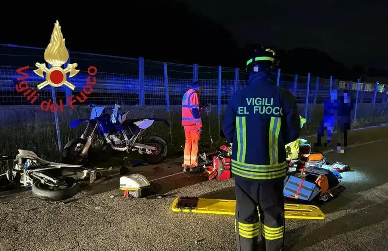 Incidente a Grandate prima di mezzanotte, morti due ragazzi in moto