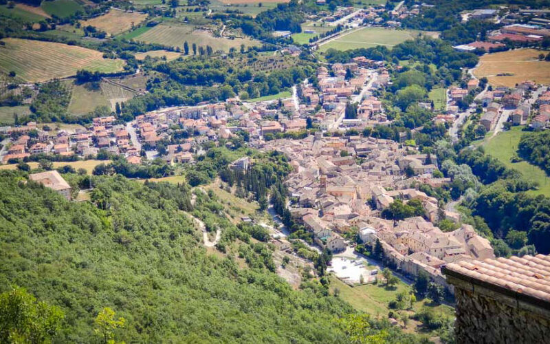 Esanatoglia, il borgo che rinasce con Palazzo Malcavalca: “Qui la luce passa dalla cultura e dai ragazzi speciali”