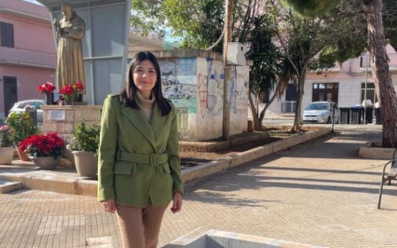 Avola, una panchina rossa in piazza Denaro per ricordare le vittime di violenza