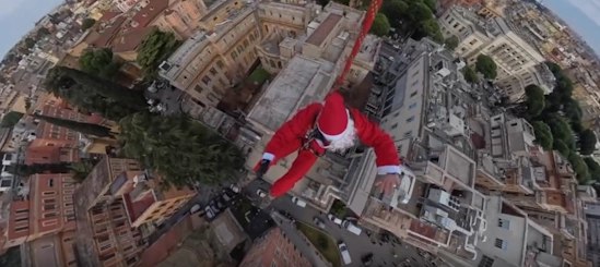 La magia del Natale e solidarietà della Polizia negli ospedali di Roma