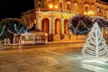 Noto Accende il Natale: Inaugurati Luna Park e Pista sul Ghiaccio
